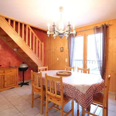 Mitoyen Avec Terrasse, 2 Chambres, Parking Prive - Fr-1-608-65