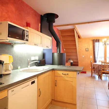 Spacieux Avec Terrasse Et Poele A Bois Pres Du Centre - Fr-1-608-65 *