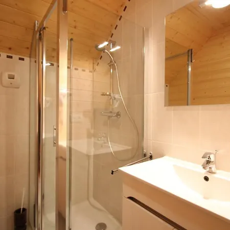 Mitoyen Avec Terrasse, 2 Chambres, Parking Prive - Fr-1-608-65 *